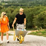 Oaklane Glamping *