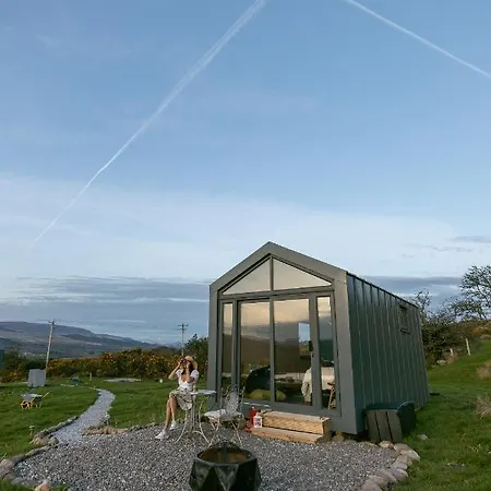 Oaklane Glamping Chalet *