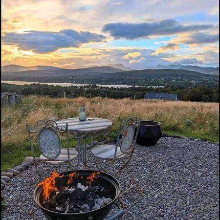 Oaklane Glamping Chalet