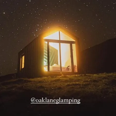 Oaklane Glamping شاليه *