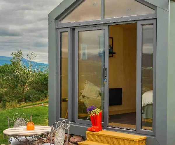 Oaklane Glamping Chalet *