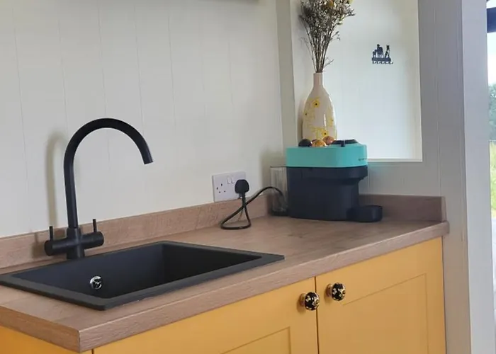 Oaklane Glamping Chalet *